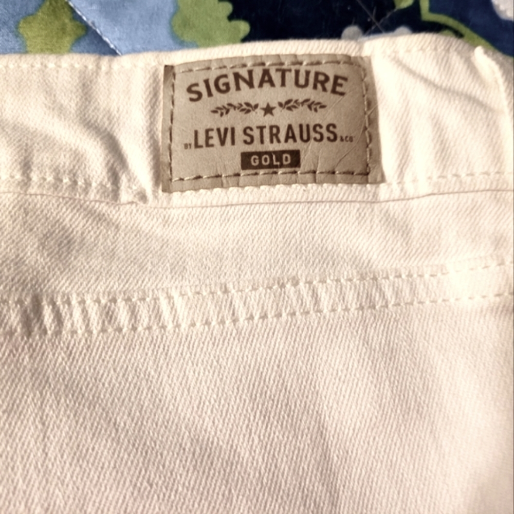 Levi's shorts mid rise gold label skinny  plus sz bermuda NWOT